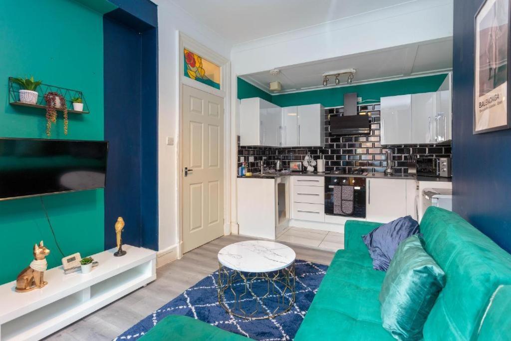 شقة Beautiful Boutique Edinburgh Abode - Sleeps 4 المظهر الخارجي الصورة